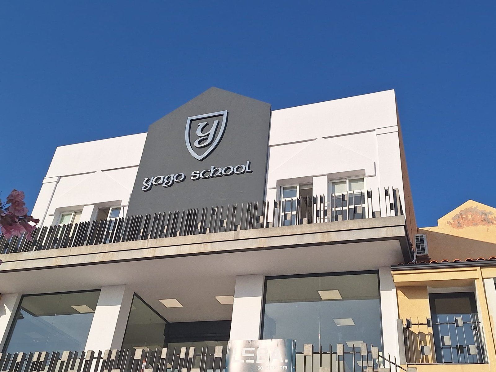 Fachada de local comercial pintada